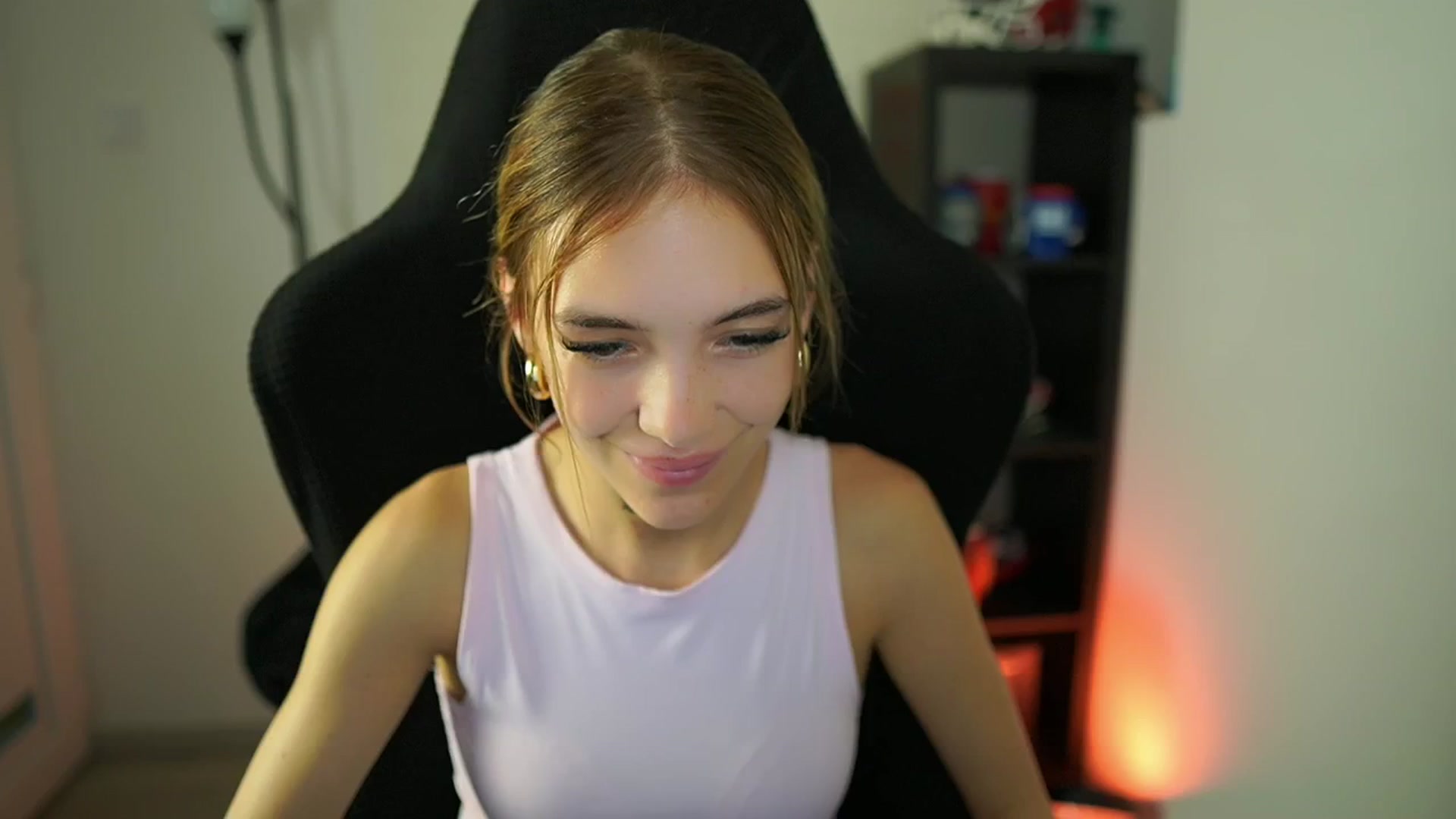 Gallery image thumbnail from Alexxisky's myfreecams stream on, 08/20/2025, 10:04 image 6 of 20