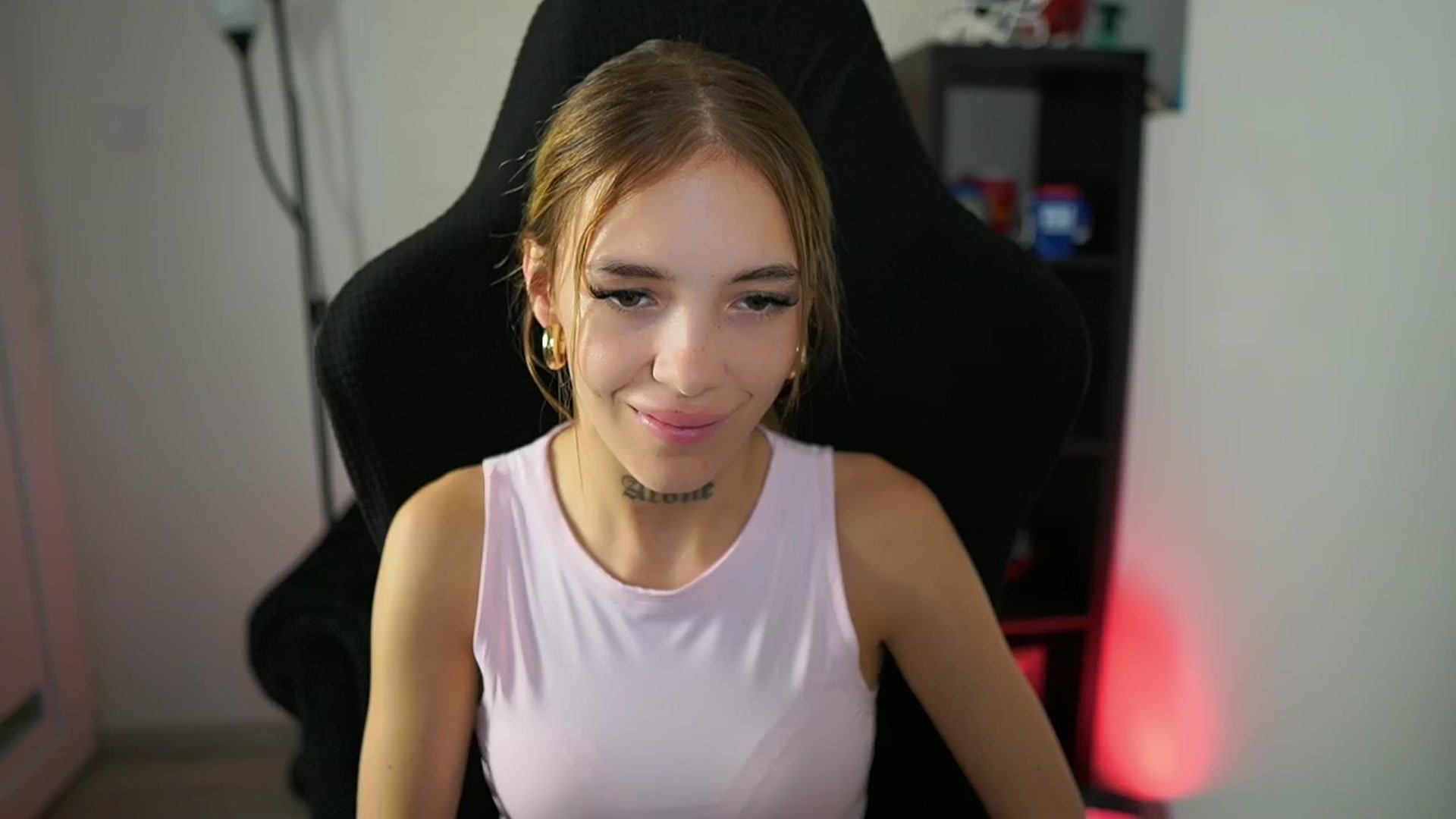 Gallery image thumbnail from Alexxisky's myfreecams stream on, 08/20/2025, 10:04 image 2 of 20