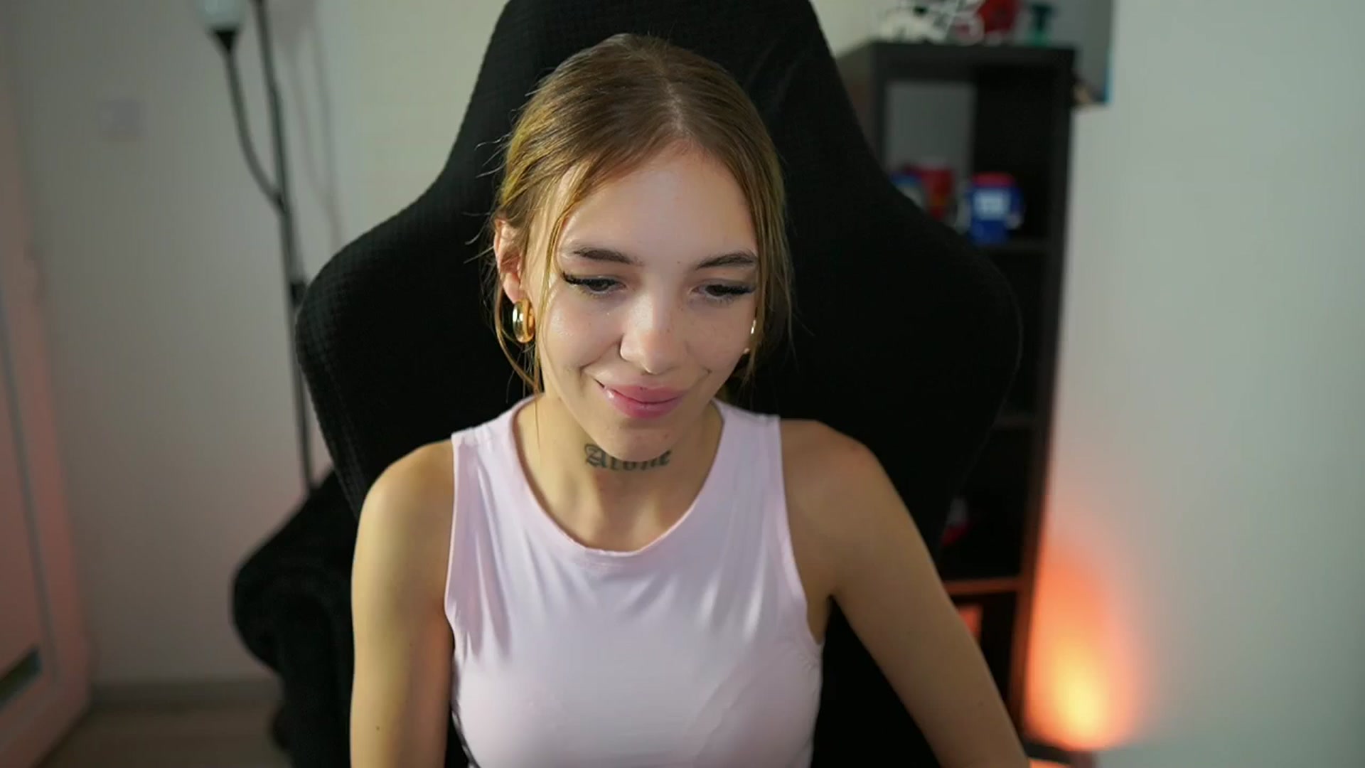Gallery image thumbnail from Alexxisky's myfreecams stream on, 08/20/2025, 10:04 image 1 of 20