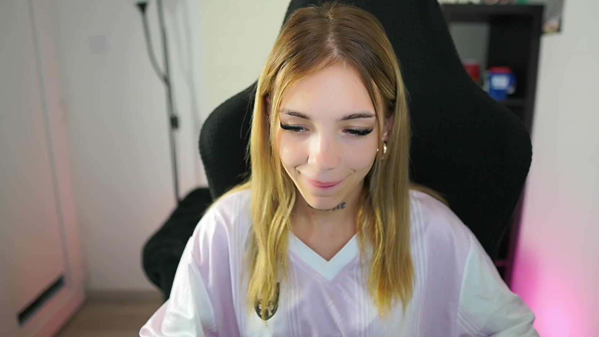 Gallery image thumbnail from Alexxisky's myfreecams stream on, 08/24/2025, 14:51 image 8 of 20