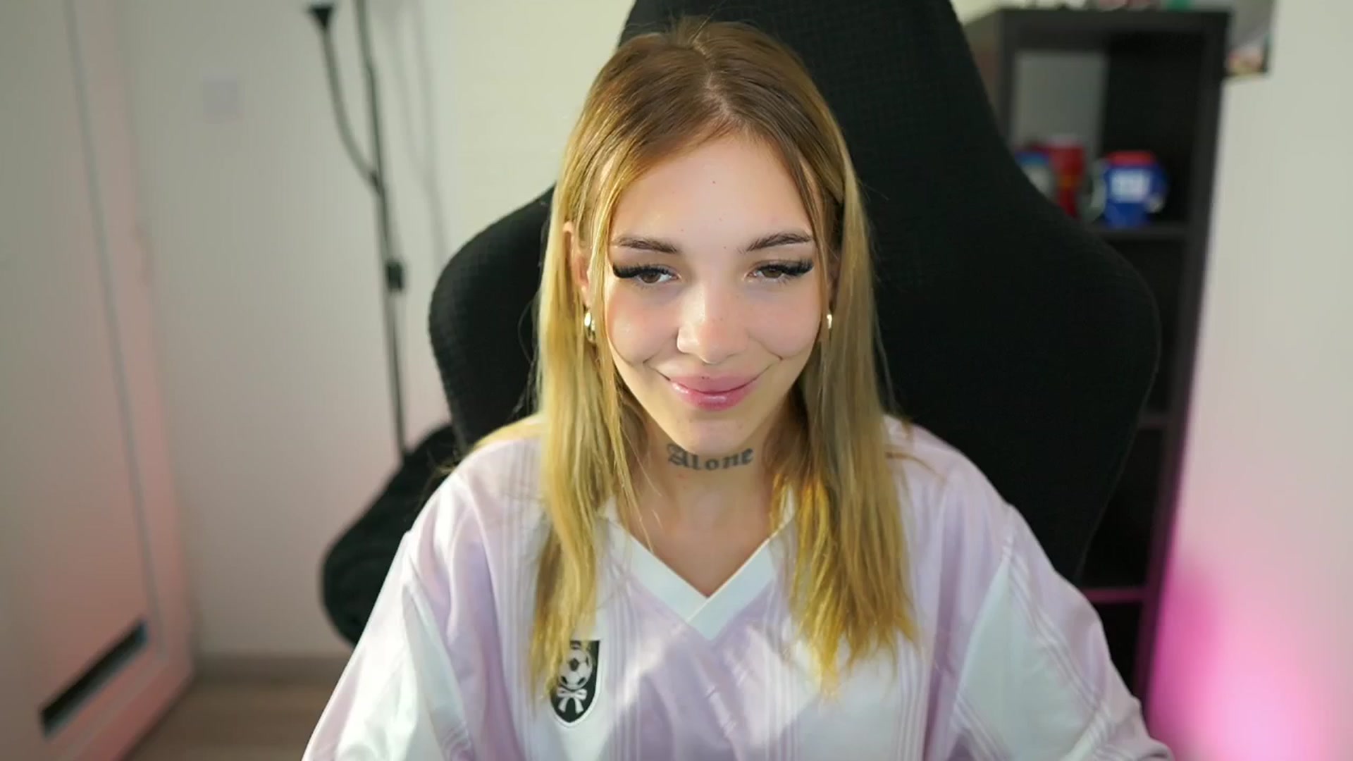 Gallery image thumbnail from Alexxisky's myfreecams stream on, 08/24/2025, 14:51 image 15 of 20