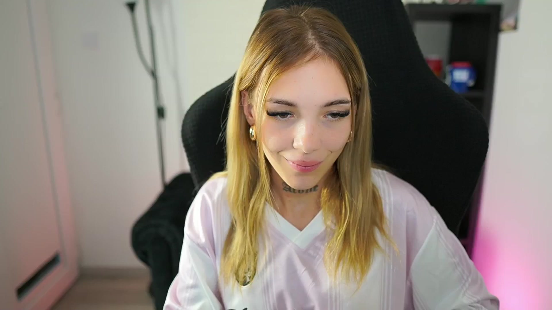 Gallery image thumbnail from Alexxisky's myfreecams stream on, 08/24/2025, 14:51 image 7 of 20