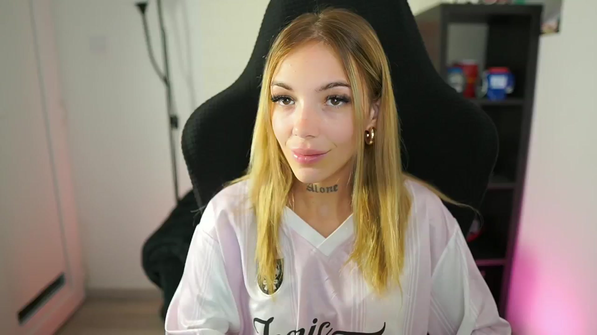 Gallery image thumbnail from Alexxisky's myfreecams stream on, 08/24/2025, 14:51 image 3 of 20