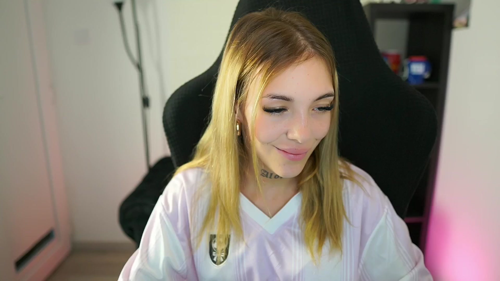 Gallery image thumbnail from Alexxisky's myfreecams stream on, 08/24/2025, 14:51 image 13 of 20