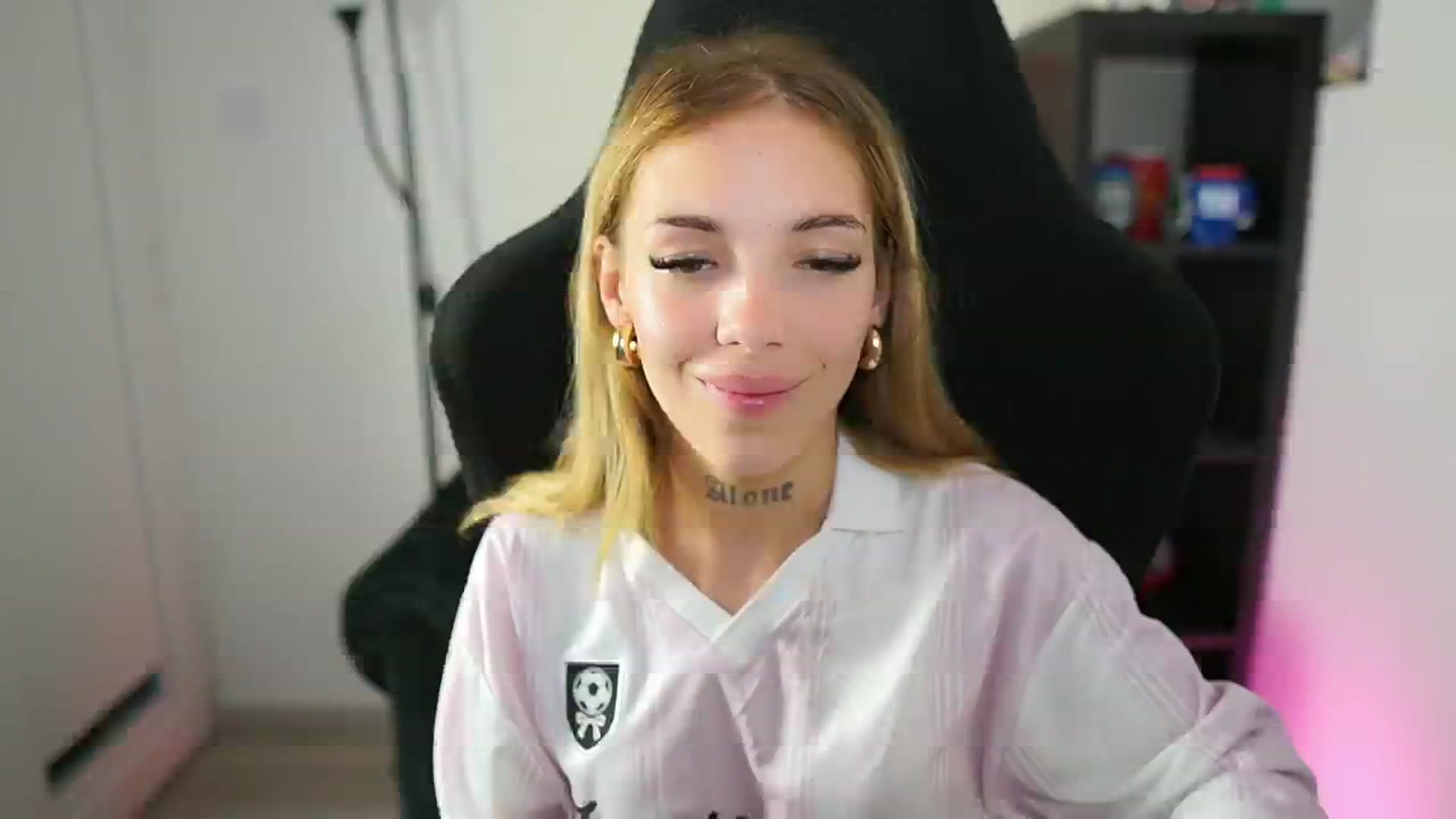 Gallery image thumbnail from Alexxisky's myfreecams stream on, 08/24/2025, 18:06 image 9 of 20
