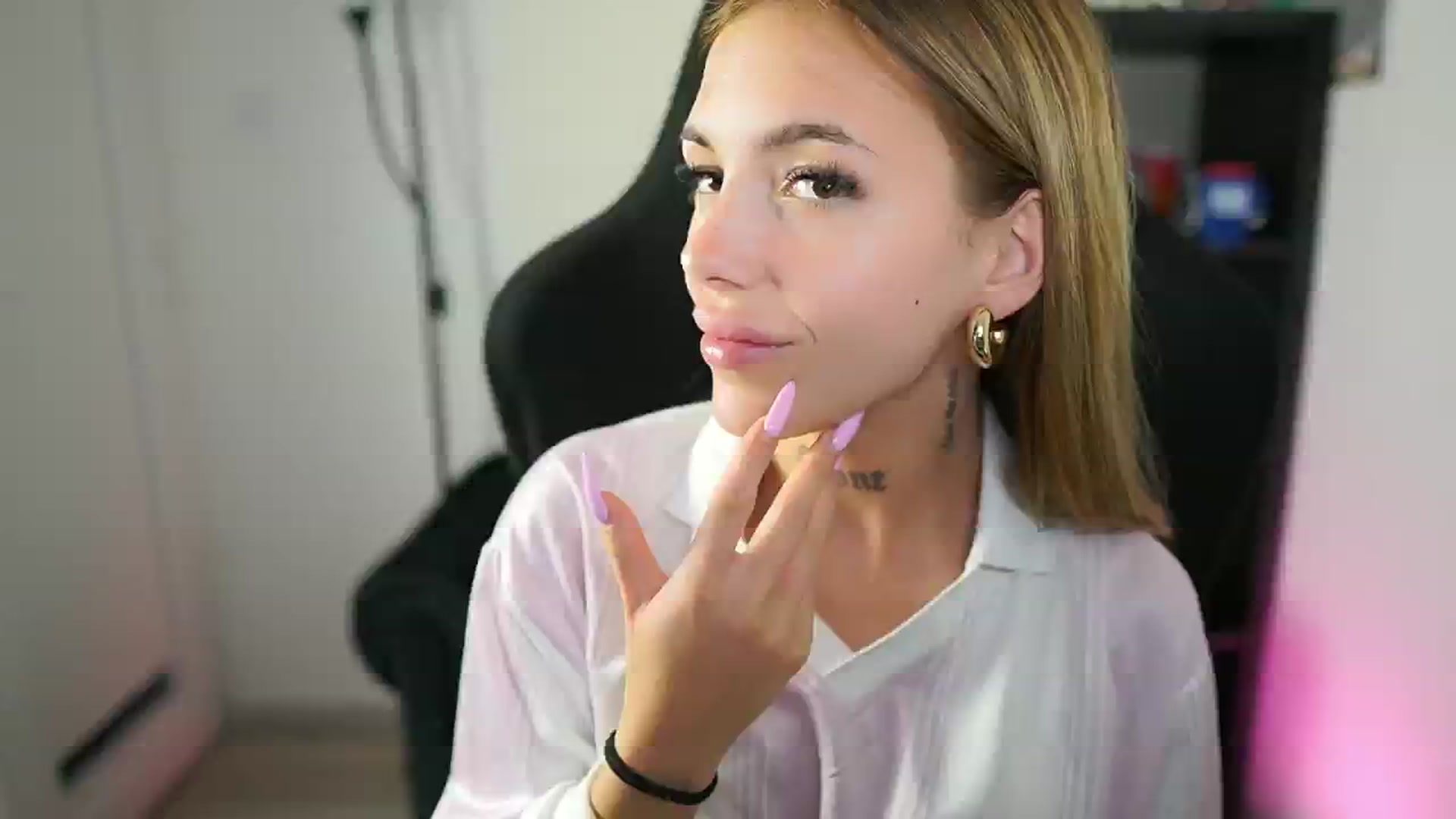 Gallery image thumbnail from Alexxisky's myfreecams stream on, 08/24/2025, 18:06 image 14 of 20