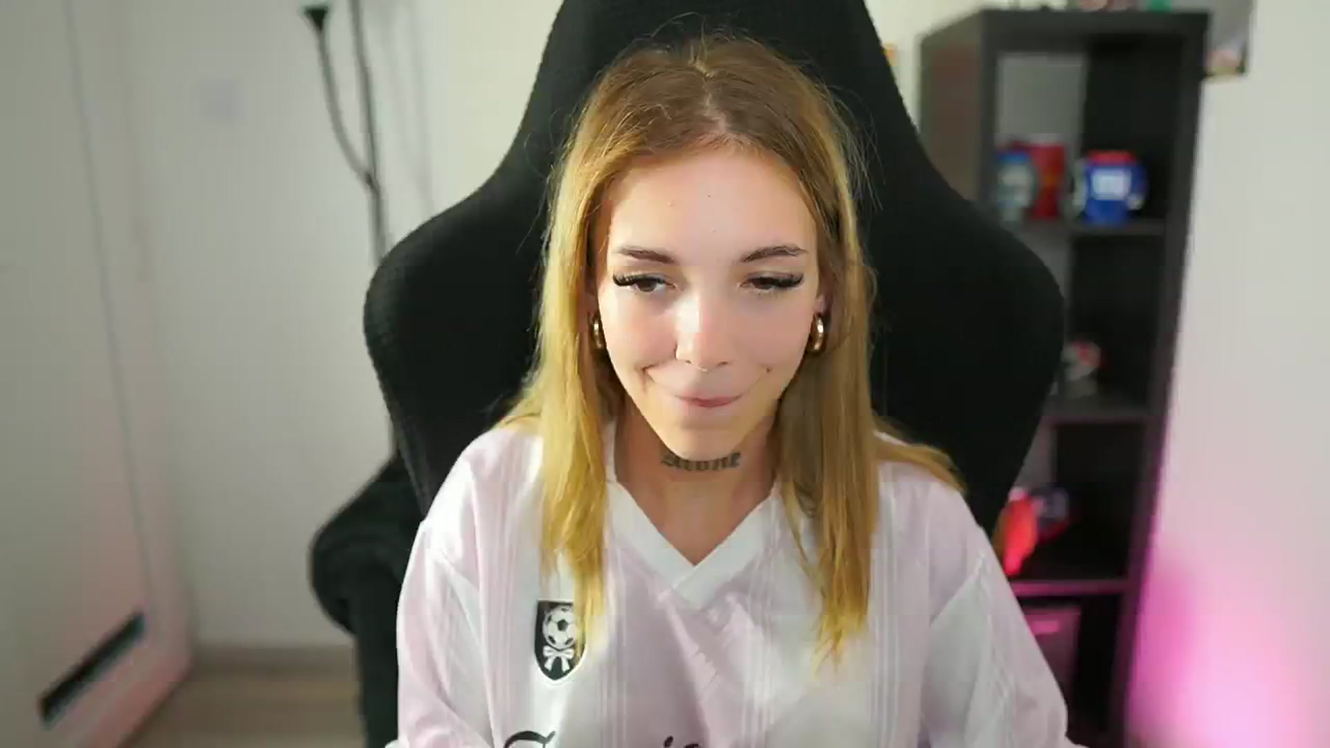 Gallery image thumbnail from Alexxisky's myfreecams stream on, 08/24/2025, 18:06 image 8 of 20