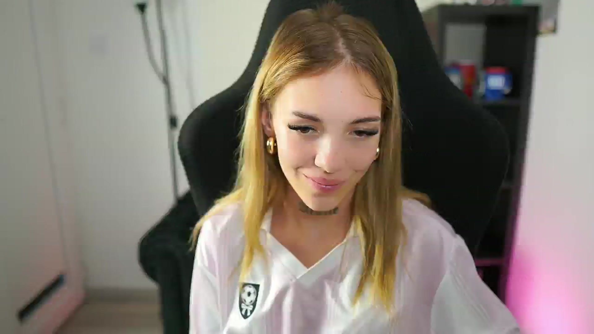 Gallery image thumbnail from Alexxisky's myfreecams stream on, 08/24/2025, 18:06 image 4 of 20