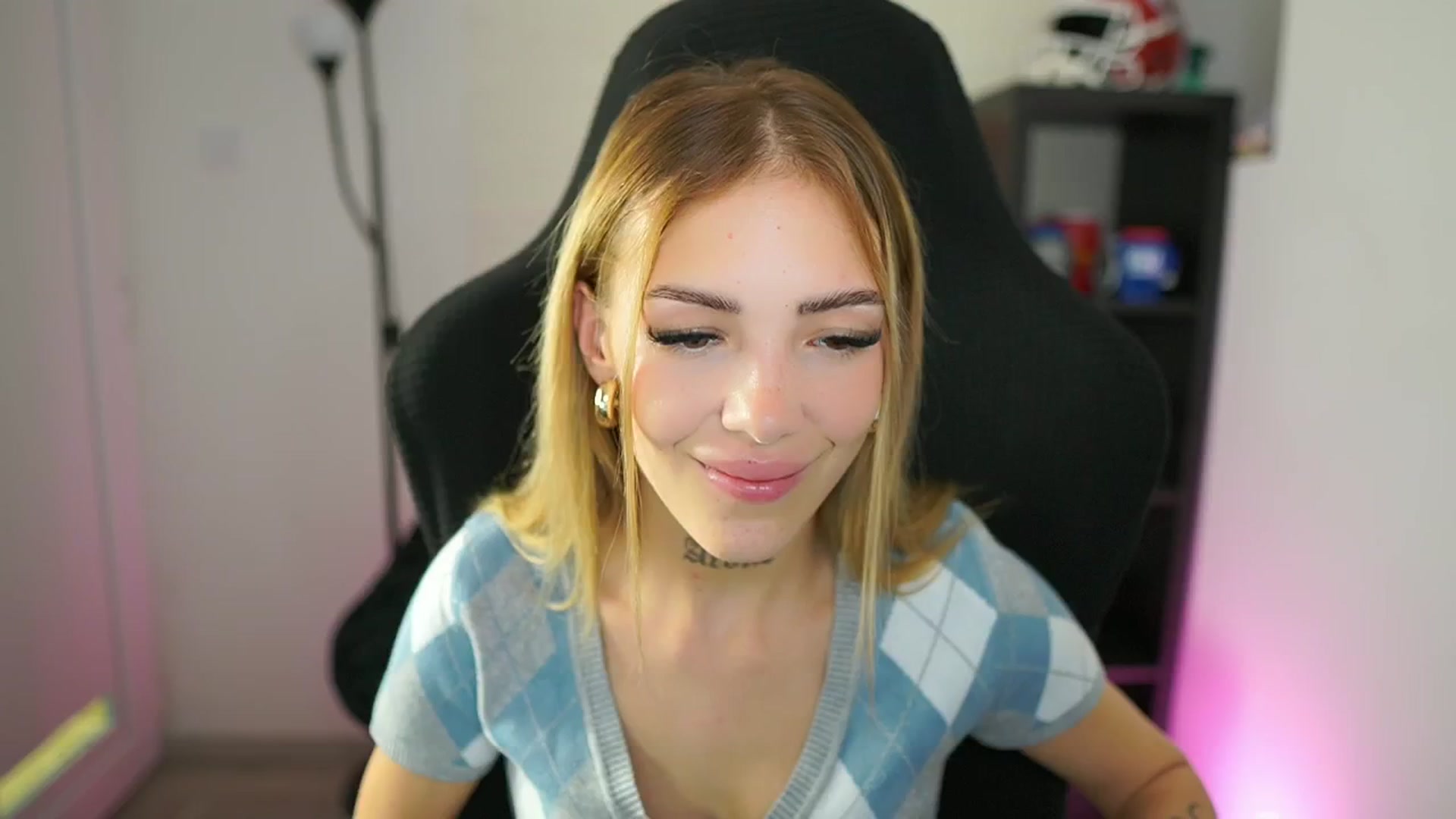 Gallery image thumbnail from Alexxisky's myfreecams stream on, 08/25/2025, 14:40 image 3 of 20
