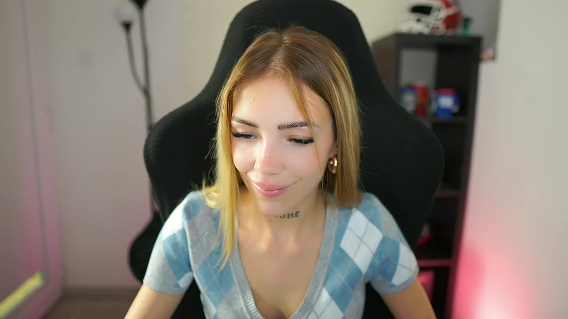 Gallery image thumbnail from Alexxisky's myfreecams stream on, 08/25/2025, 14:40 image 2 of 20