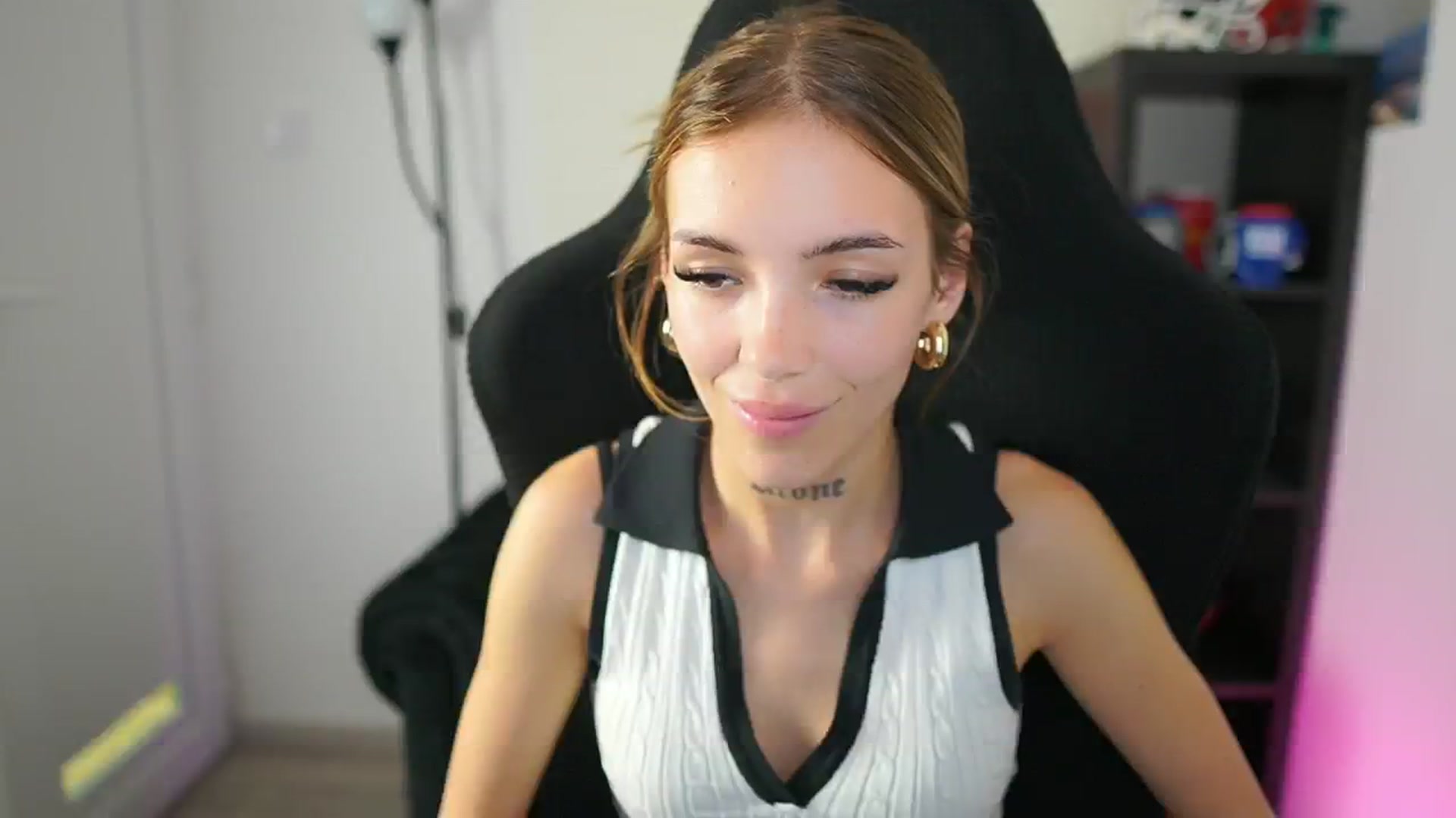 Gallery image thumbnail from Alexxisky's myfreecams stream on, 08/27/2025, 10:27 image 20 of 20
