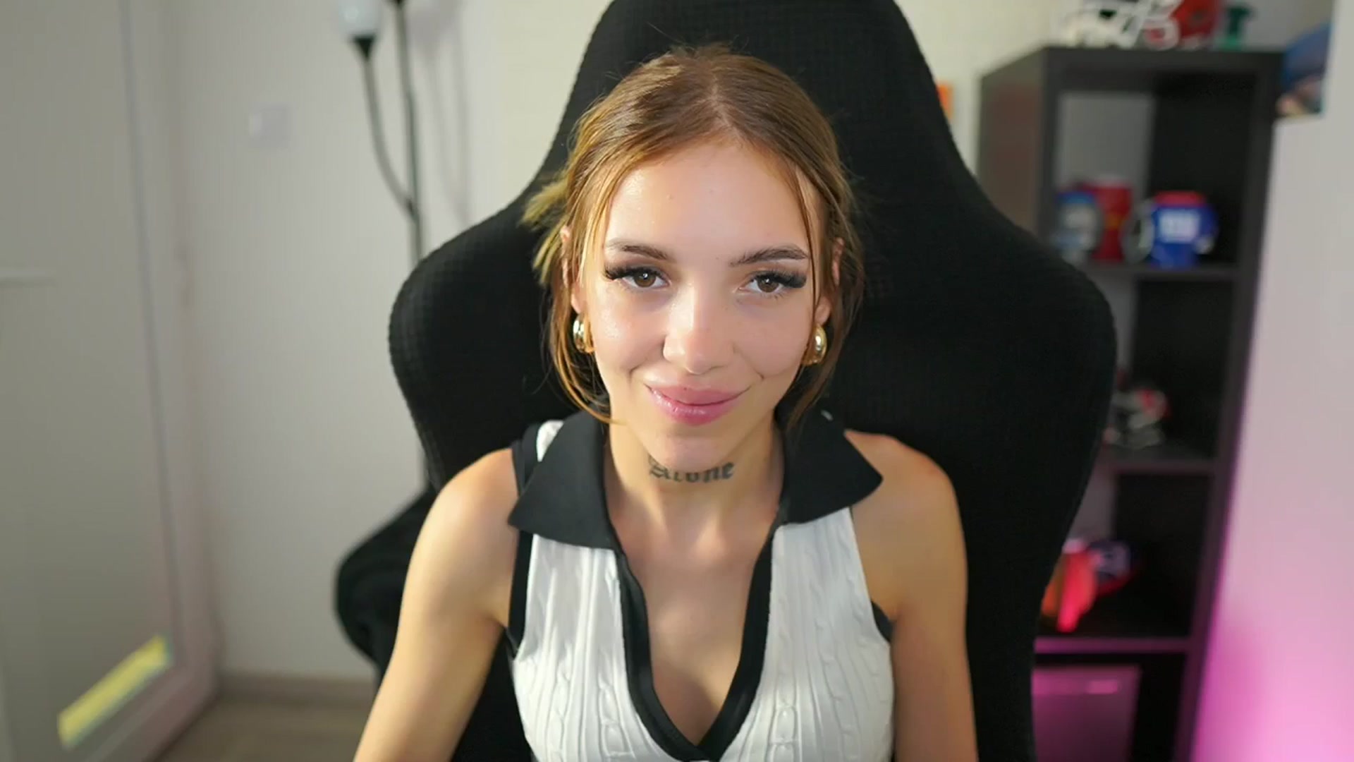 Gallery image thumbnail from Alexxisky's myfreecams stream on, 08/27/2025, 11:57 image 9 of 20