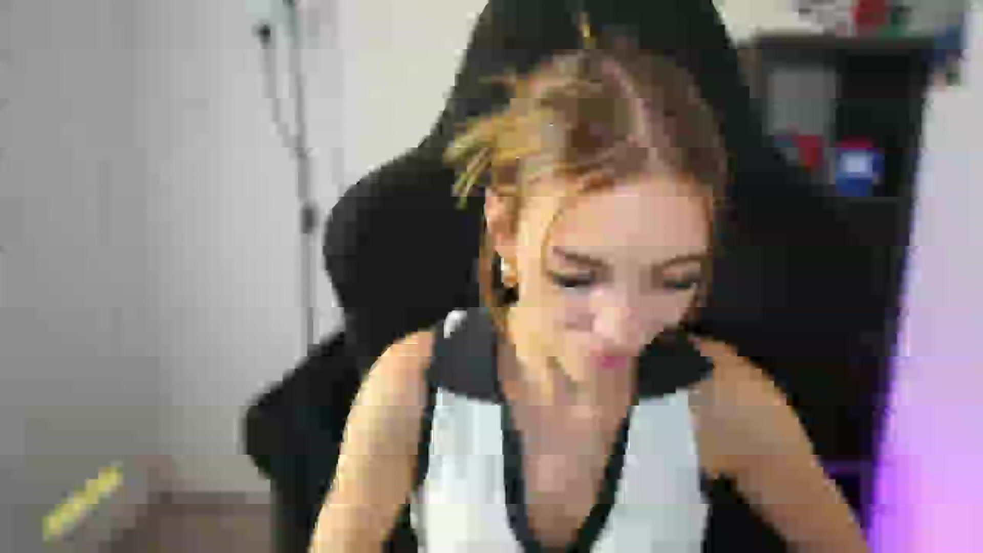 Gallery image thumbnail from Alexxisky's myfreecams stream on, 08/27/2025, 11:57 image 1 of 20
