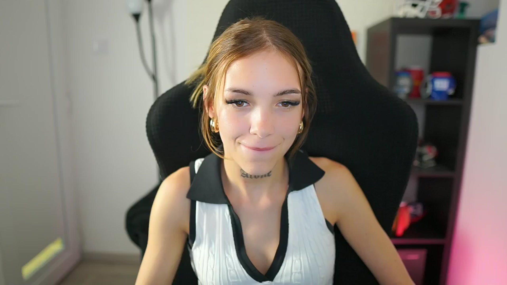 Gallery image thumbnail from Alexxisky's myfreecams stream on, 08/27/2025, 11:57 image 8 of 20