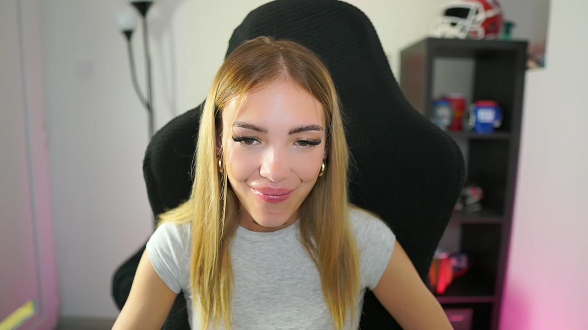 Gallery image thumbnail from Alexxisky's myfreecams stream on, 08/28/2025, 15:02 image 9 of 20