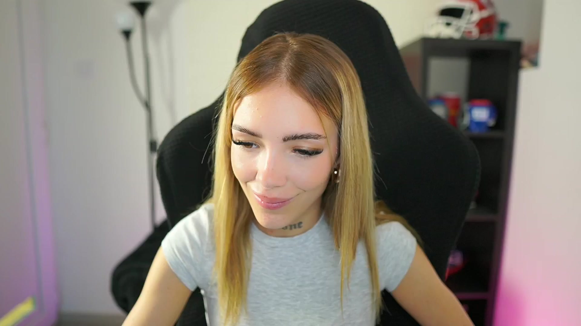 Gallery image thumbnail from Alexxisky's myfreecams stream on, 08/28/2025, 15:02 image 6 of 20
