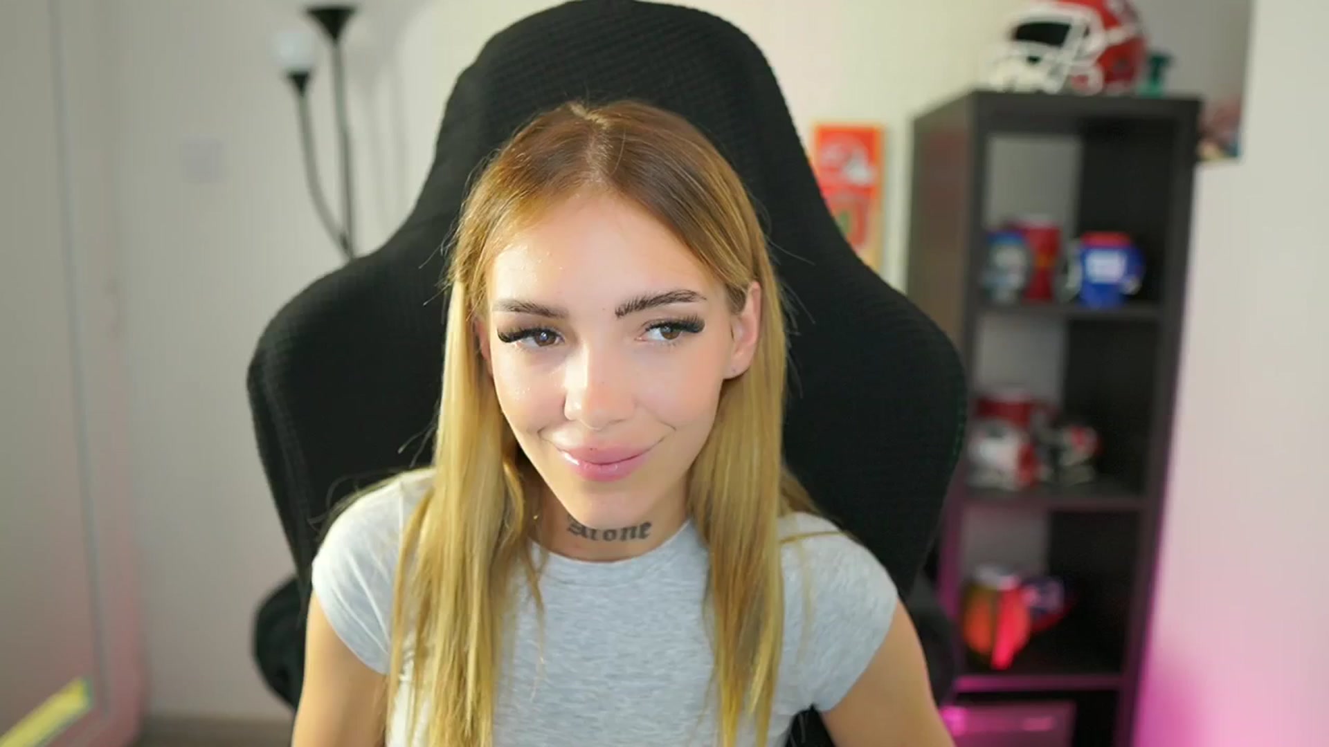 Gallery image thumbnail from Alexxisky's myfreecams stream on, 08/28/2025, 18:13 image 18 of 20