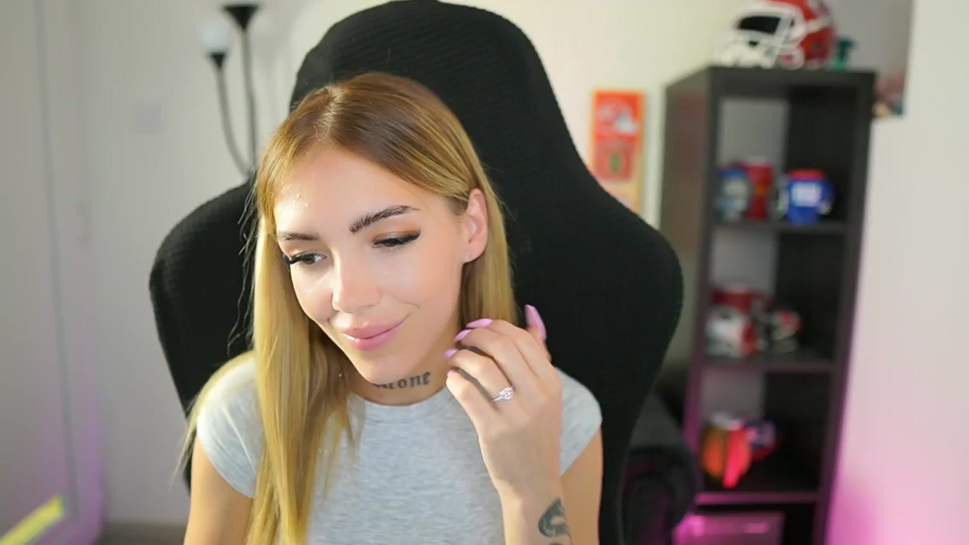 Gallery image thumbnail from Alexxisky's myfreecams stream on, 08/28/2025, 18:13 image 19 of 20