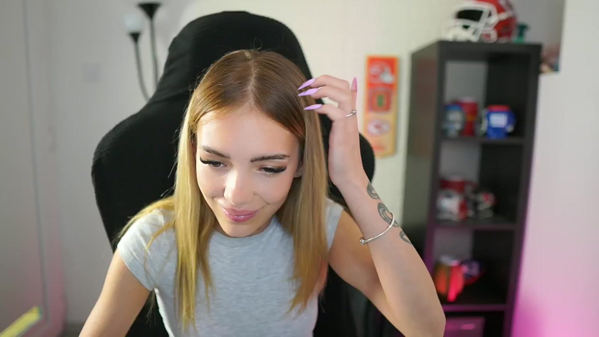 Gallery image thumbnail from Alexxisky's myfreecams stream on, 08/28/2025, 18:13 image 20 of 20