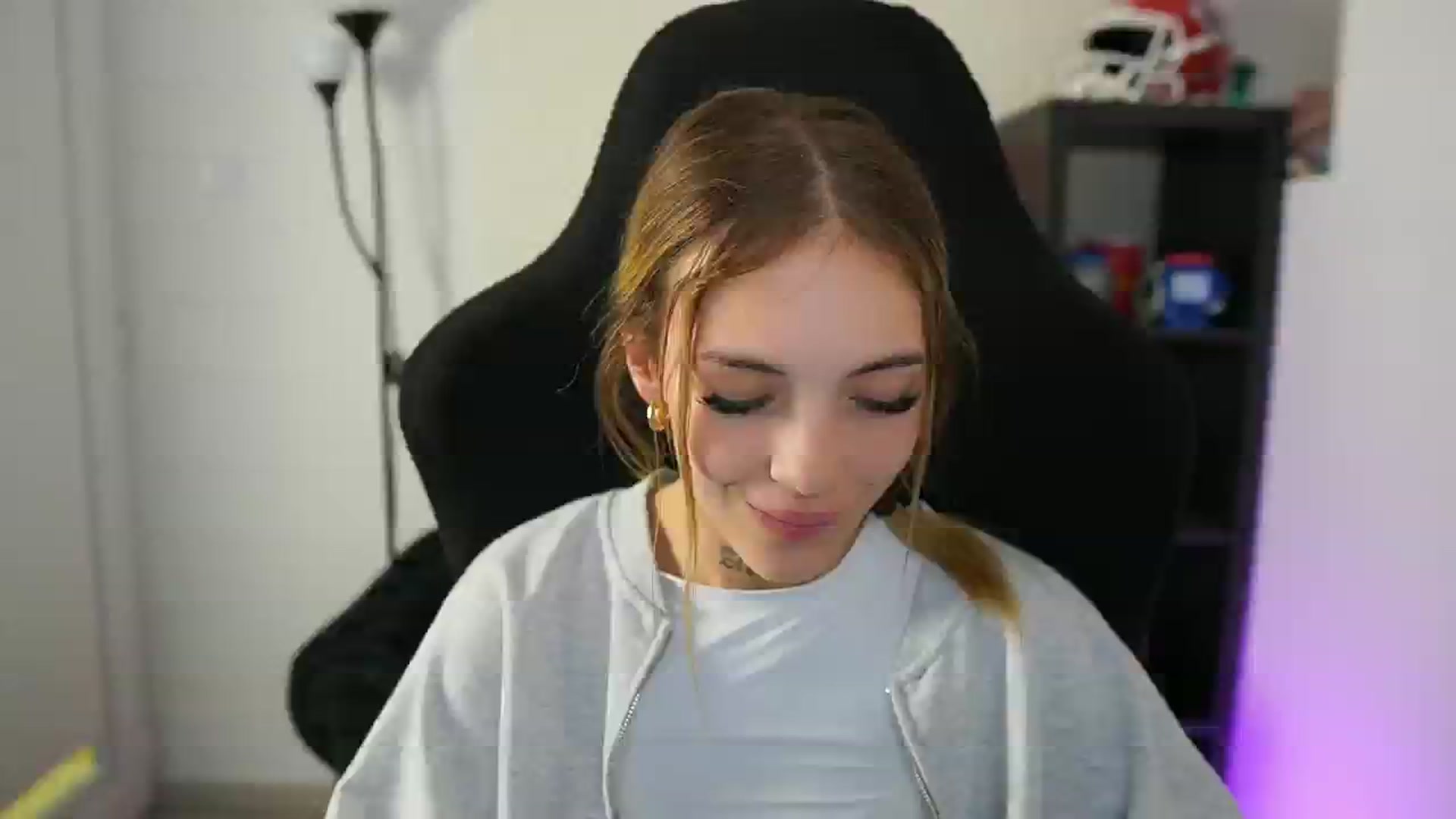 Gallery image thumbnail from Alexxisky's myfreecams stream on, 09/02/2025, 12:02 image 11 of 20