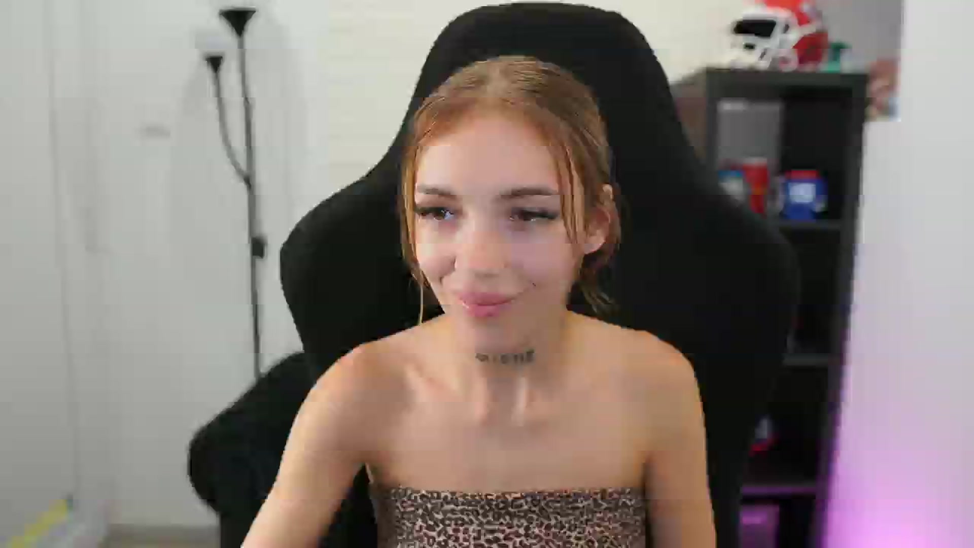 Gallery image thumbnail from Alexxisky's myfreecams stream on, 09/03/2025, 12:19 image 18 of 20