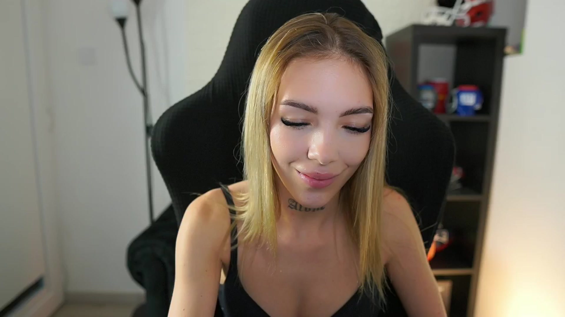 Gallery image thumbnail from Alexxisky's myfreecams stream on, 09/13/2025, 14:58 image 9 of 20