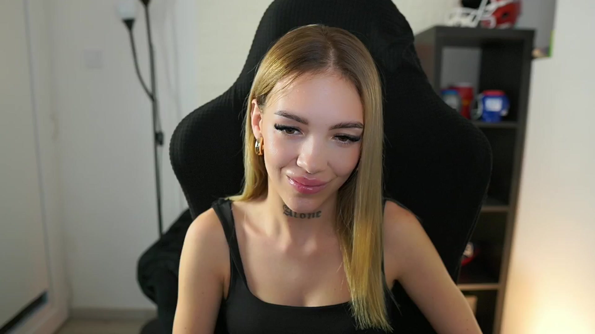 Gallery image thumbnail from Alexxisky's myfreecams stream on, 09/13/2025, 17:57 image 16 of 20