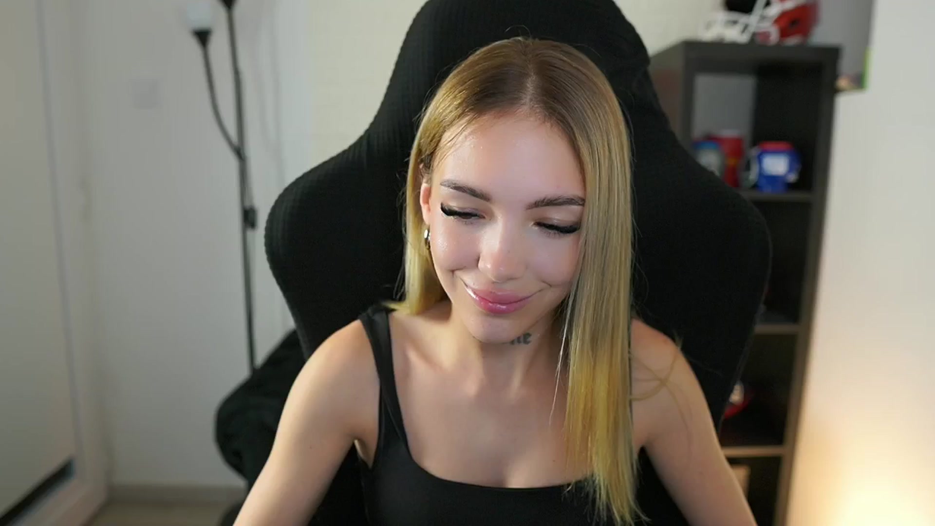 Gallery image thumbnail from Alexxisky's myfreecams stream on, 09/13/2025, 17:57 image 12 of 20