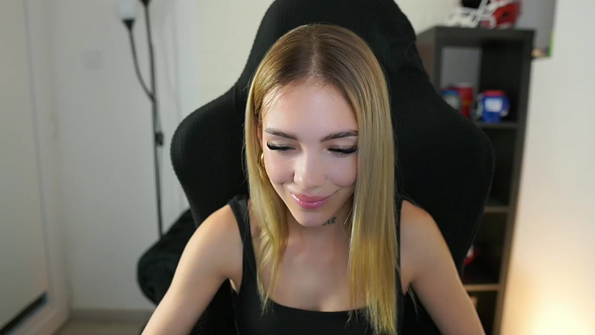 Gallery image thumbnail from Alexxisky's myfreecams stream on, 09/13/2025, 17:57 image 15 of 20