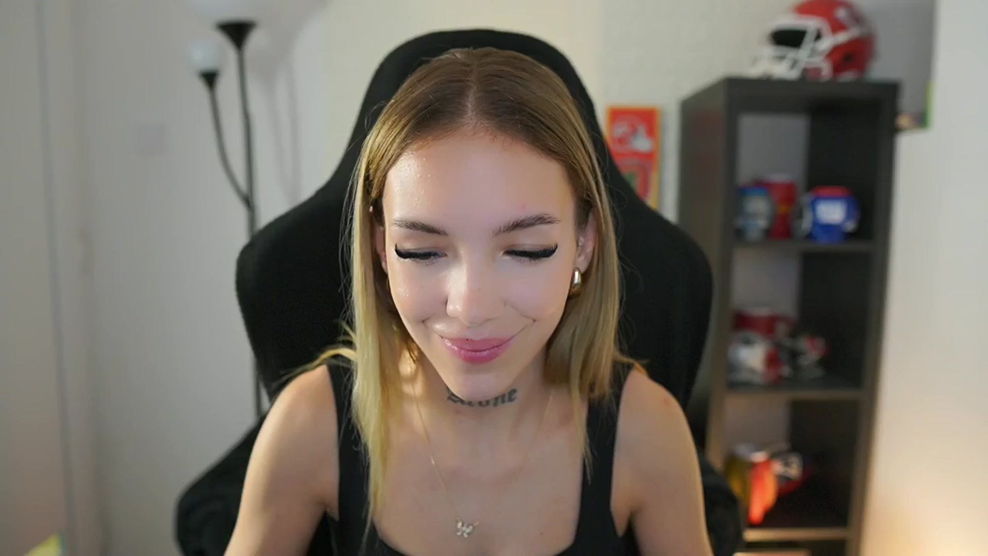 Gallery image thumbnail from Alexxisky's myfreecams stream on, 09/15/2025, 15:03 image 4 of 20