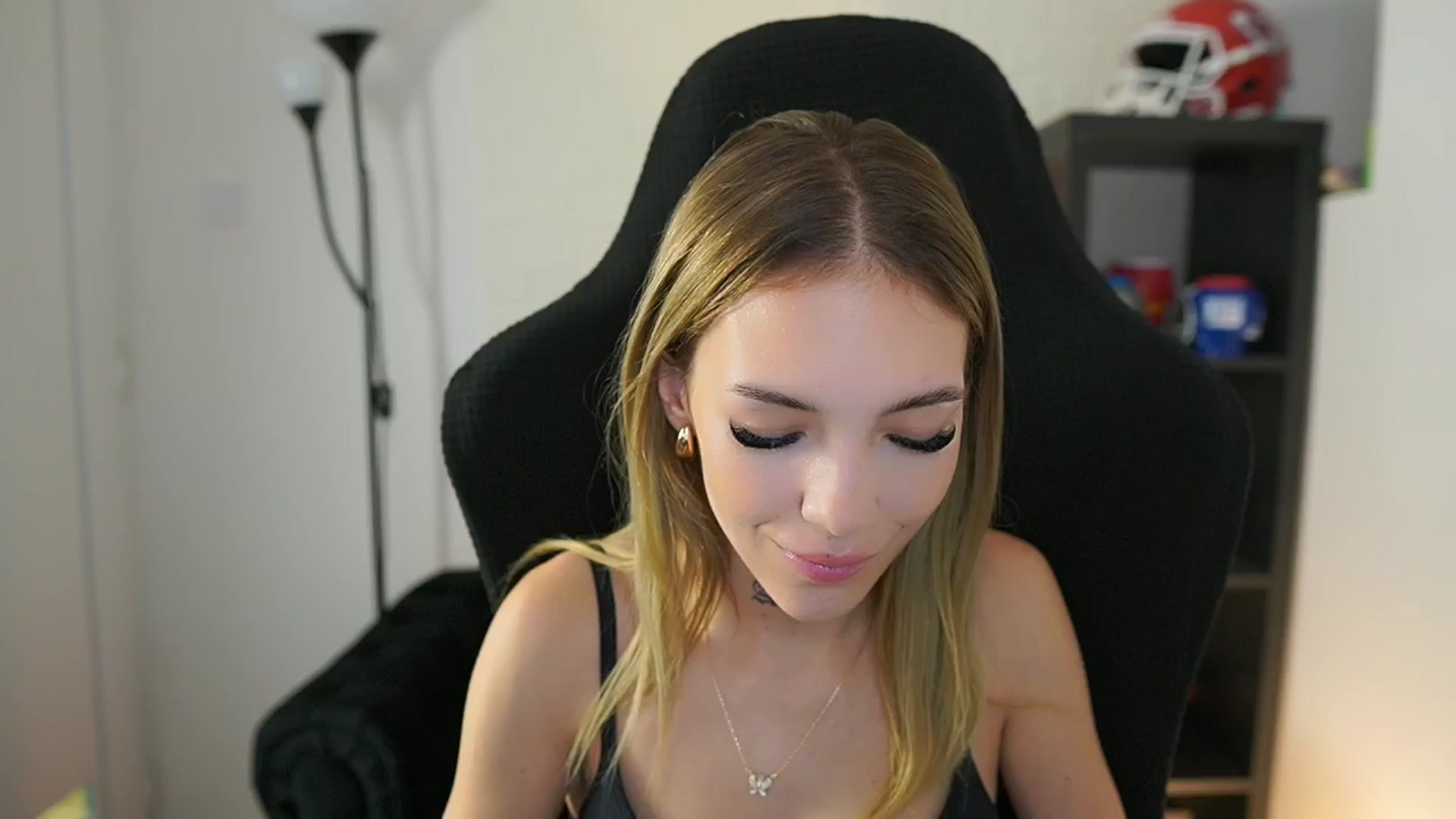 Gallery image thumbnail from Alexxisky's myfreecams stream on, 09/15/2025, 15:03 image 7 of 20