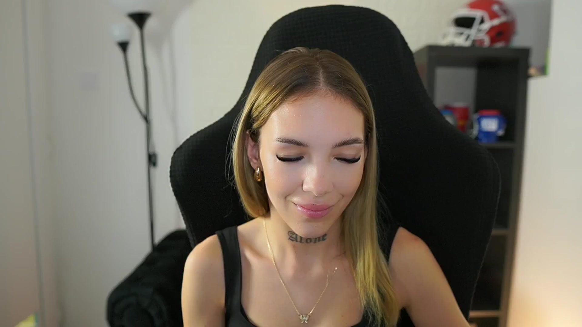 Gallery image thumbnail from Alexxisky's myfreecams stream on, 09/15/2025, 15:03 image 3 of 20