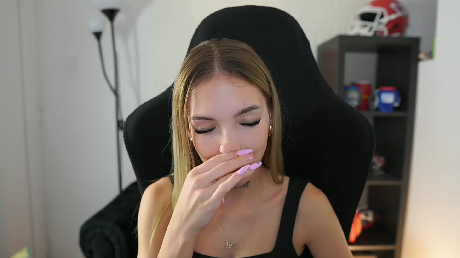 Gallery image thumbnail from Alexxisky's myfreecams stream on, 09/15/2025, 16:13 image 5 of 20