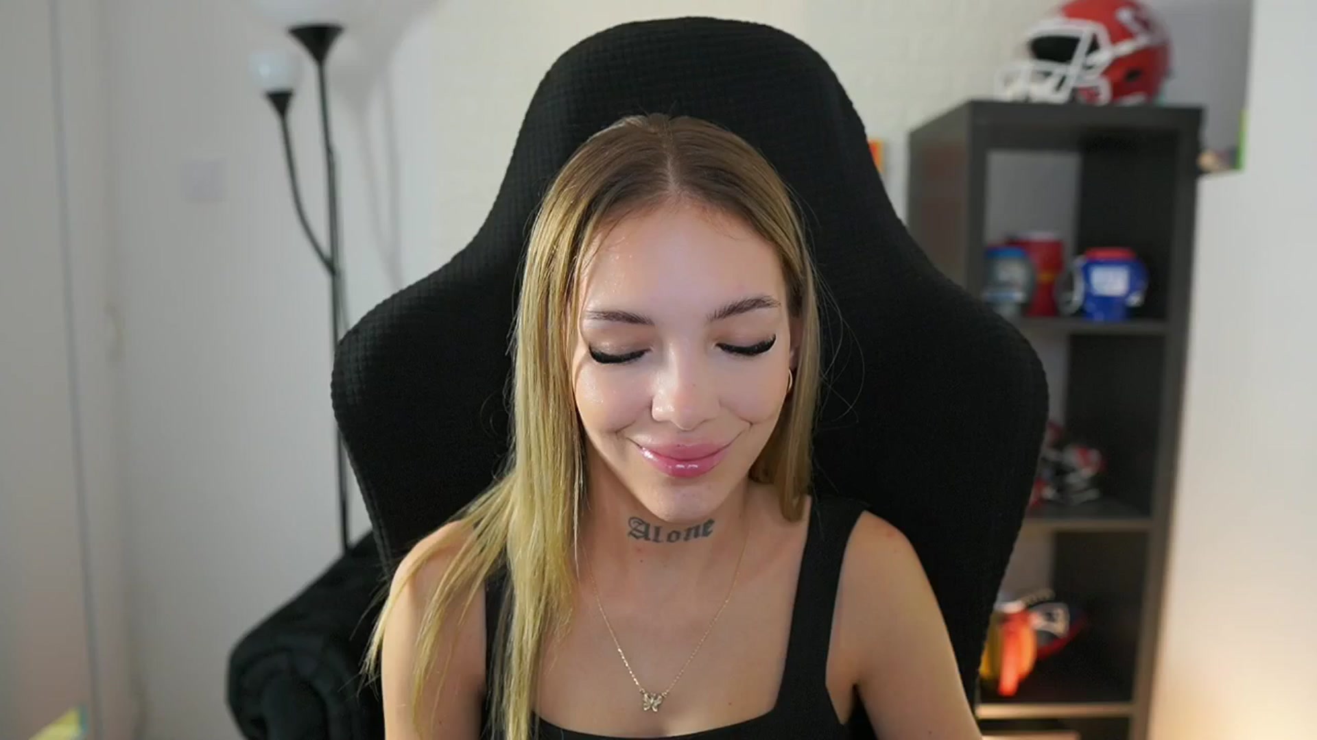 Gallery image thumbnail from Alexxisky's myfreecams stream on, 09/15/2025, 16:13 image 3 of 20