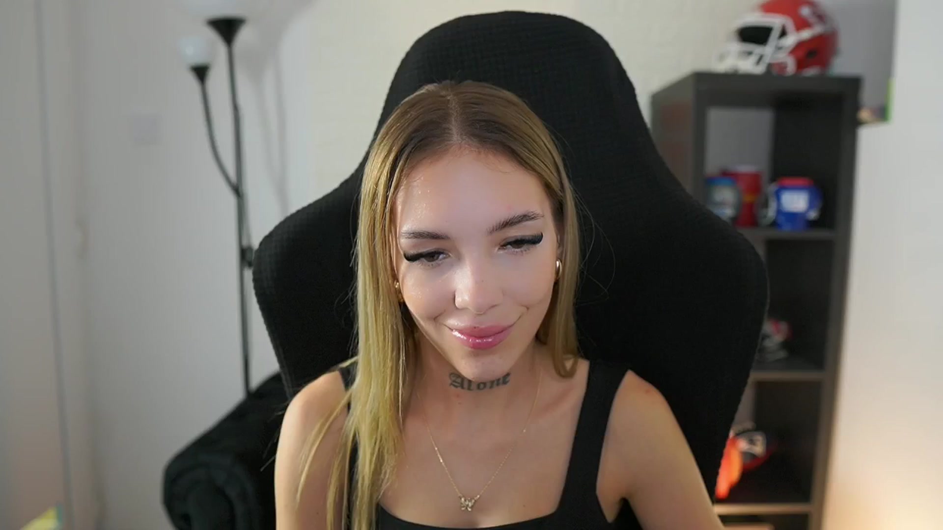 Gallery image thumbnail from Alexxisky's myfreecams stream on, 09/15/2025, 16:13 image 4 of 20