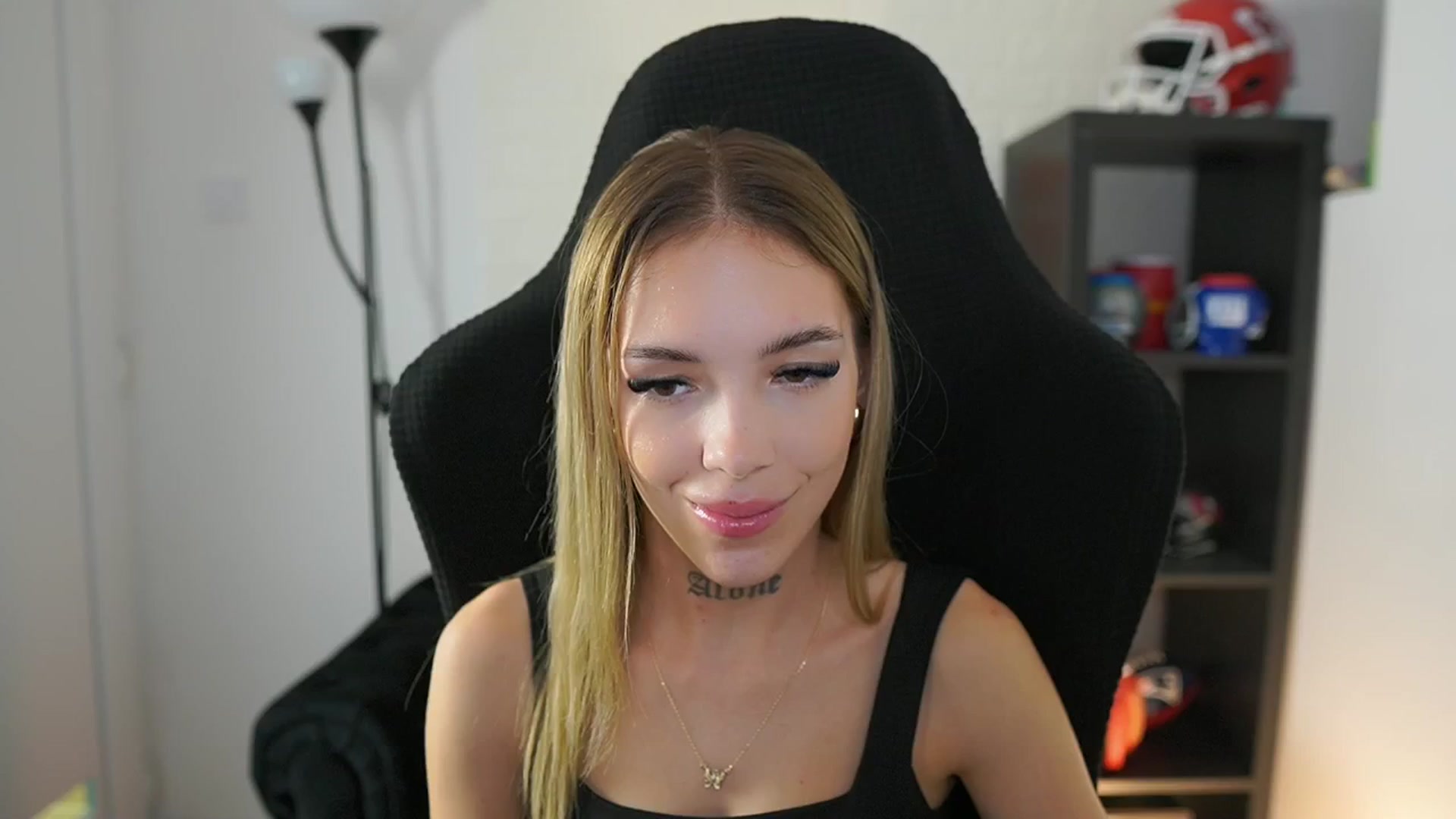 Gallery image thumbnail from Alexxisky's myfreecams stream on, 09/15/2025, 16:13 image 9 of 20