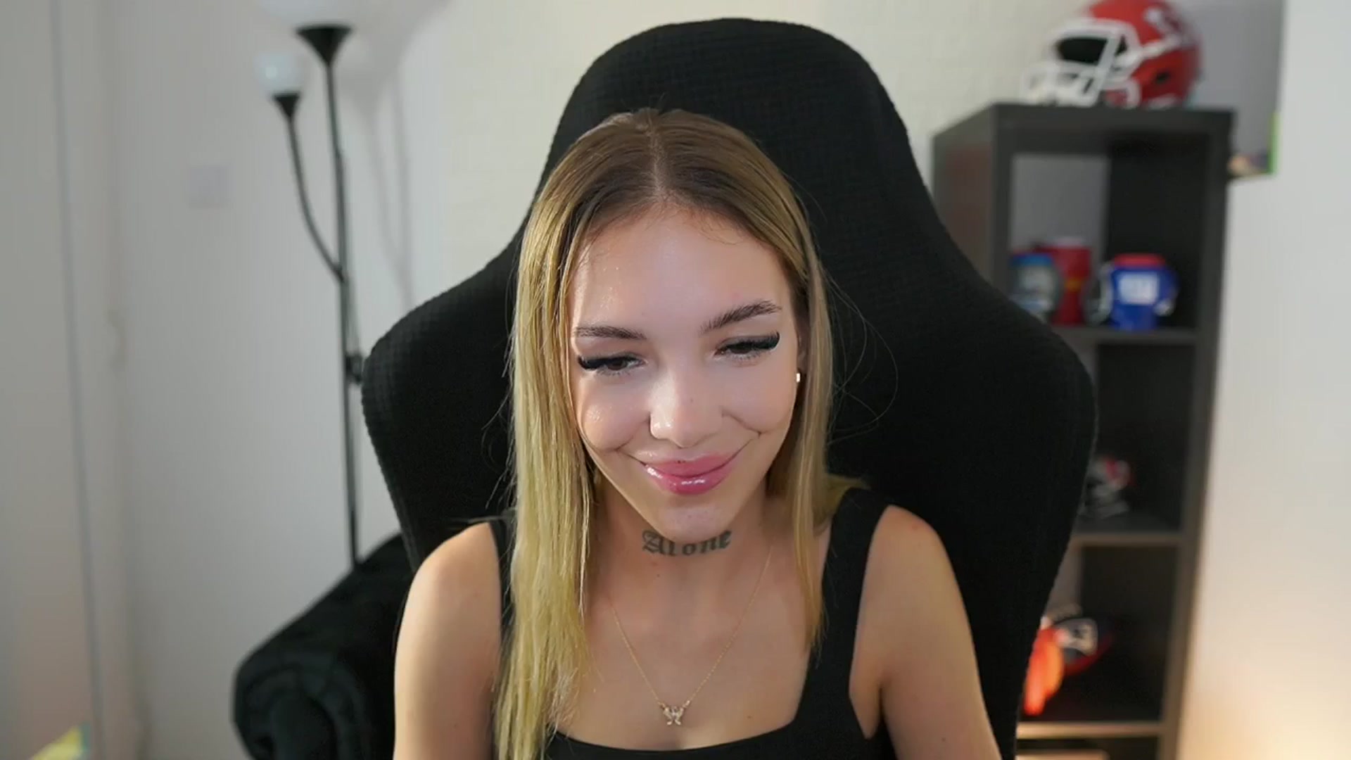 Gallery image thumbnail from Alexxisky's myfreecams stream on, 09/15/2025, 16:13 image 14 of 20