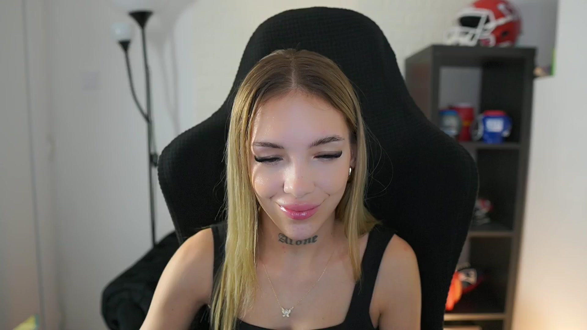Gallery image thumbnail from Alexxisky's myfreecams stream on, 09/15/2025, 16:13 image 12 of 20
