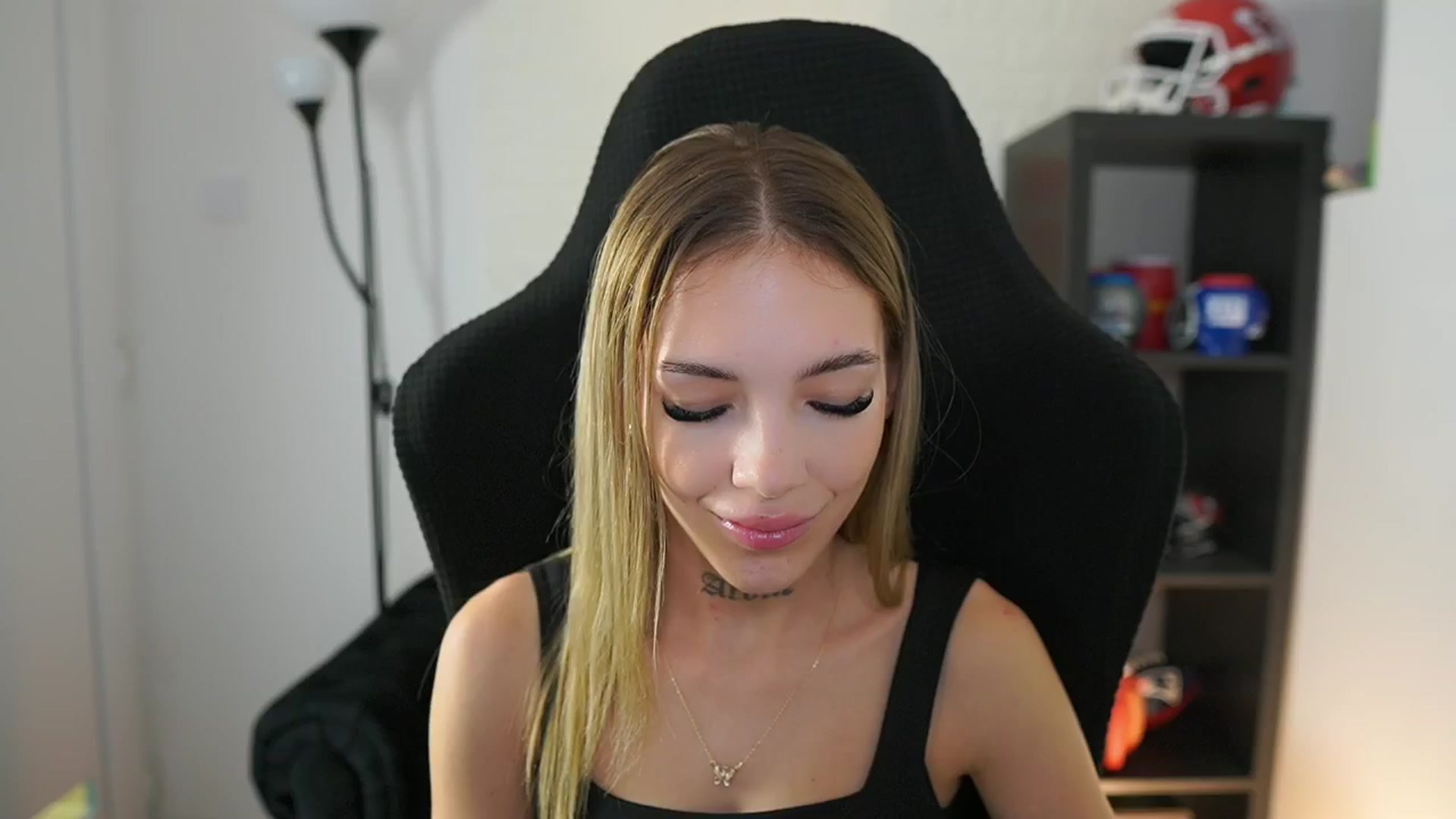 Gallery image thumbnail from Alexxisky's myfreecams stream on, 09/15/2025, 16:13 image 8 of 20