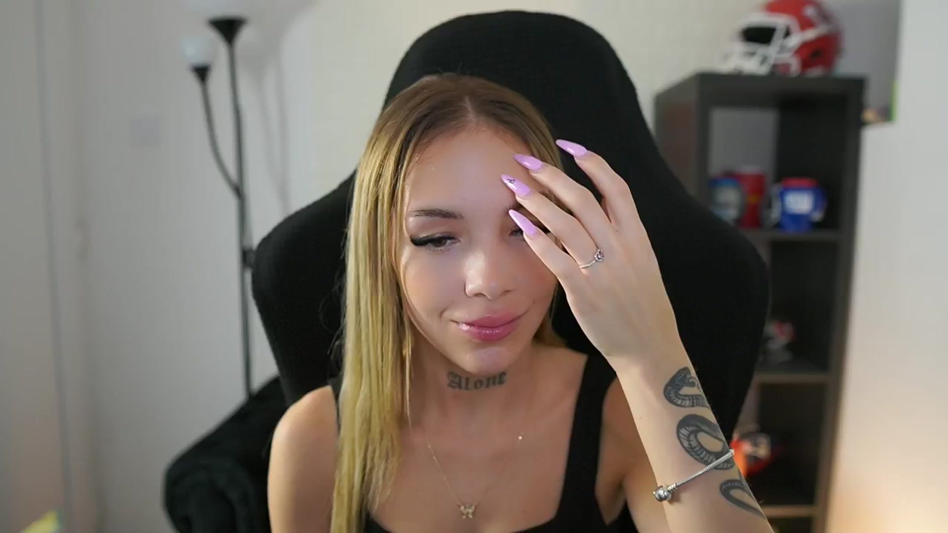 Gallery image thumbnail from Alexxisky's myfreecams stream on, 09/15/2025, 16:13 image 19 of 20