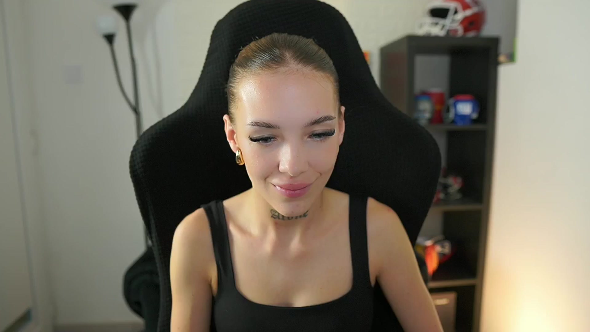 Gallery image thumbnail from Alexxisky's myfreecams stream on, 09/22/2025, 13:40 image 4 of 20