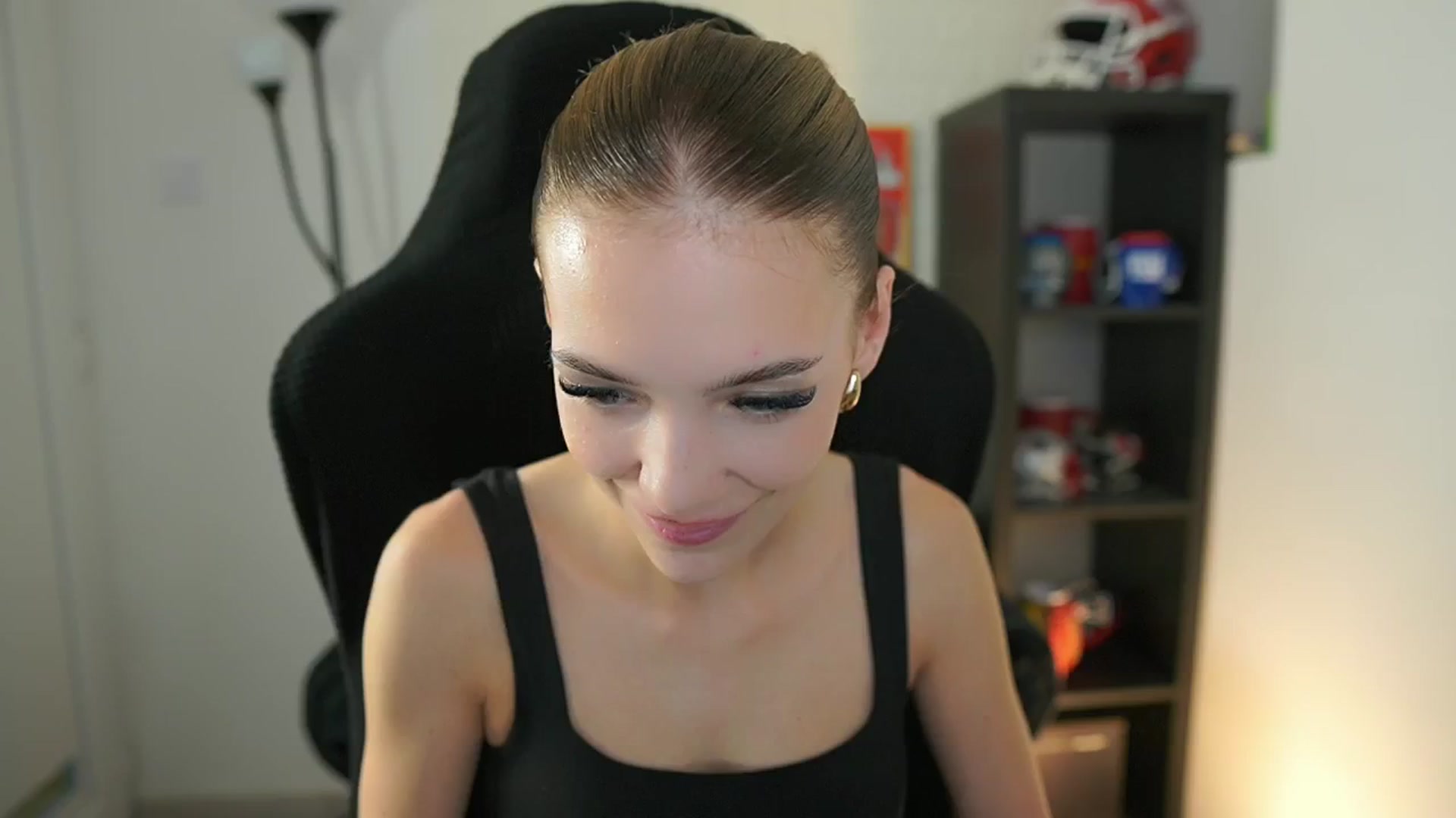 Gallery image thumbnail from Alexxisky's myfreecams stream on, 09/22/2025, 13:40 image 2 of 20