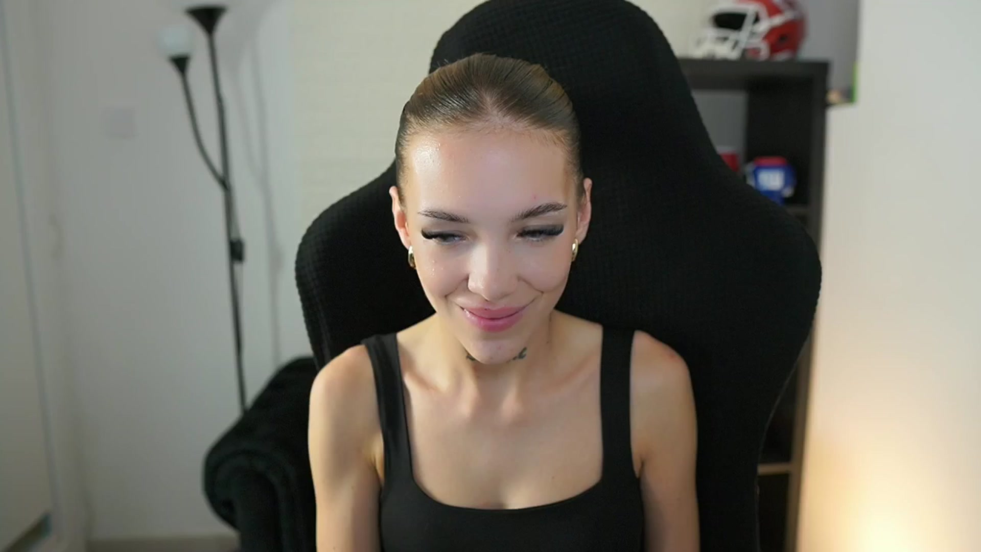 Gallery image thumbnail from Alexxisky's myfreecams stream on, 09/22/2025, 13:40 image 15 of 20