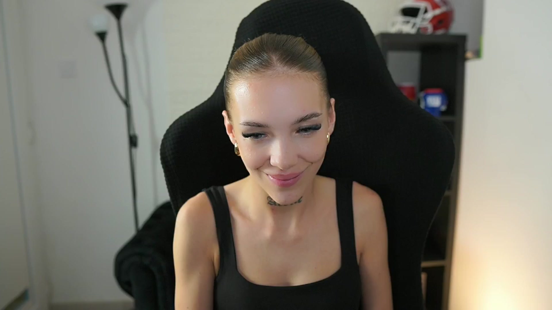 Gallery image thumbnail from Alexxisky's myfreecams stream on, 09/22/2025, 13:40 image 20 of 20