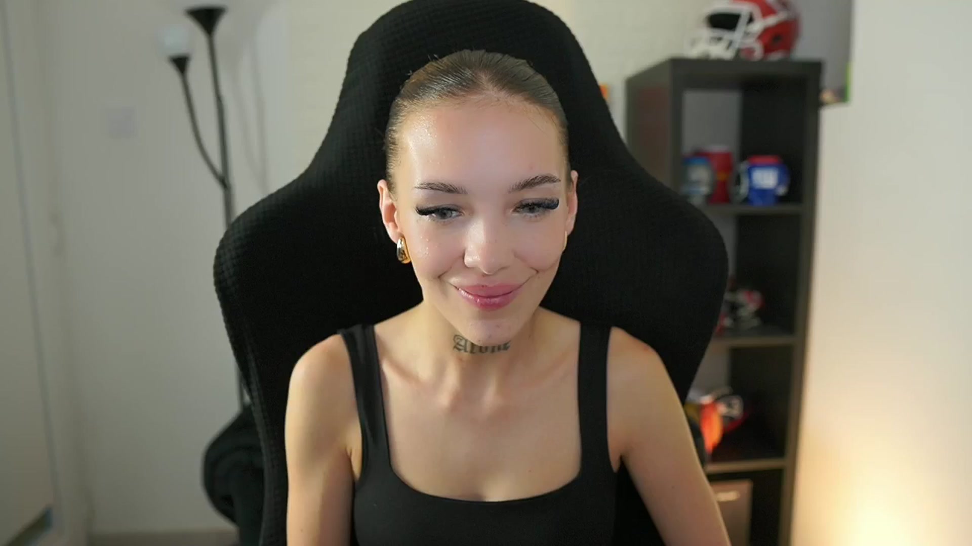 Gallery image thumbnail from Alexxisky's myfreecams stream on, 09/22/2025, 13:40 image 3 of 20