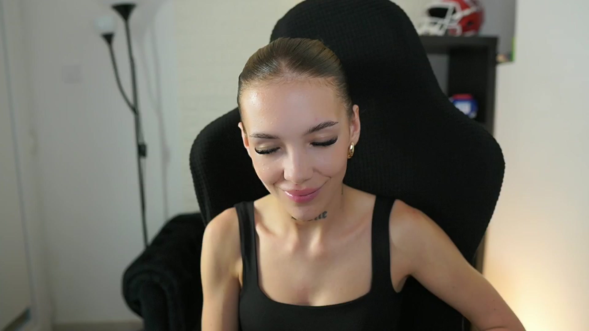 Gallery image thumbnail from Alexxisky's myfreecams stream on, 09/22/2025, 13:40 image 17 of 20