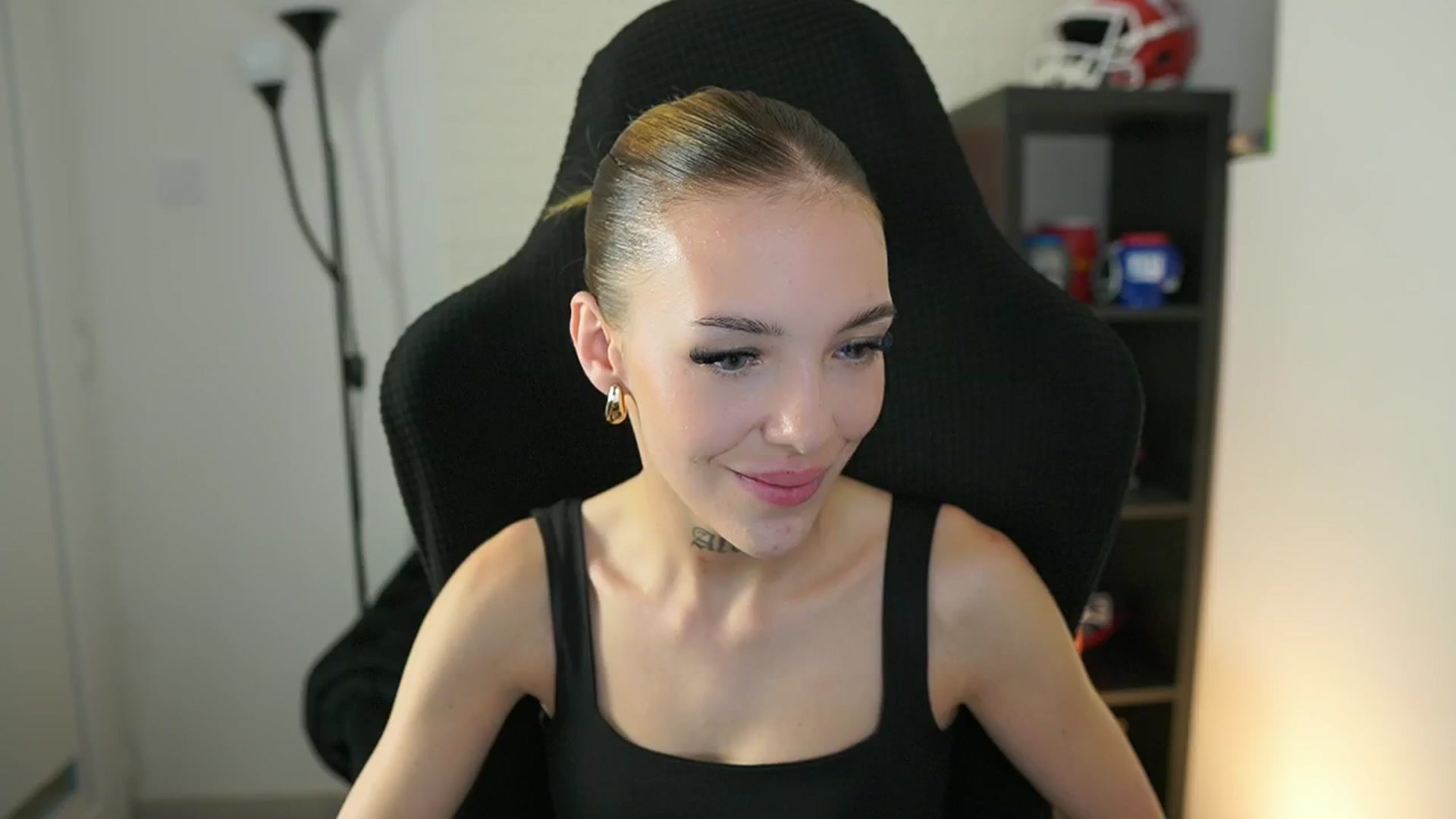 Gallery image thumbnail from Alexxisky's myfreecams stream on, 09/22/2025, 13:40 image 5 of 20