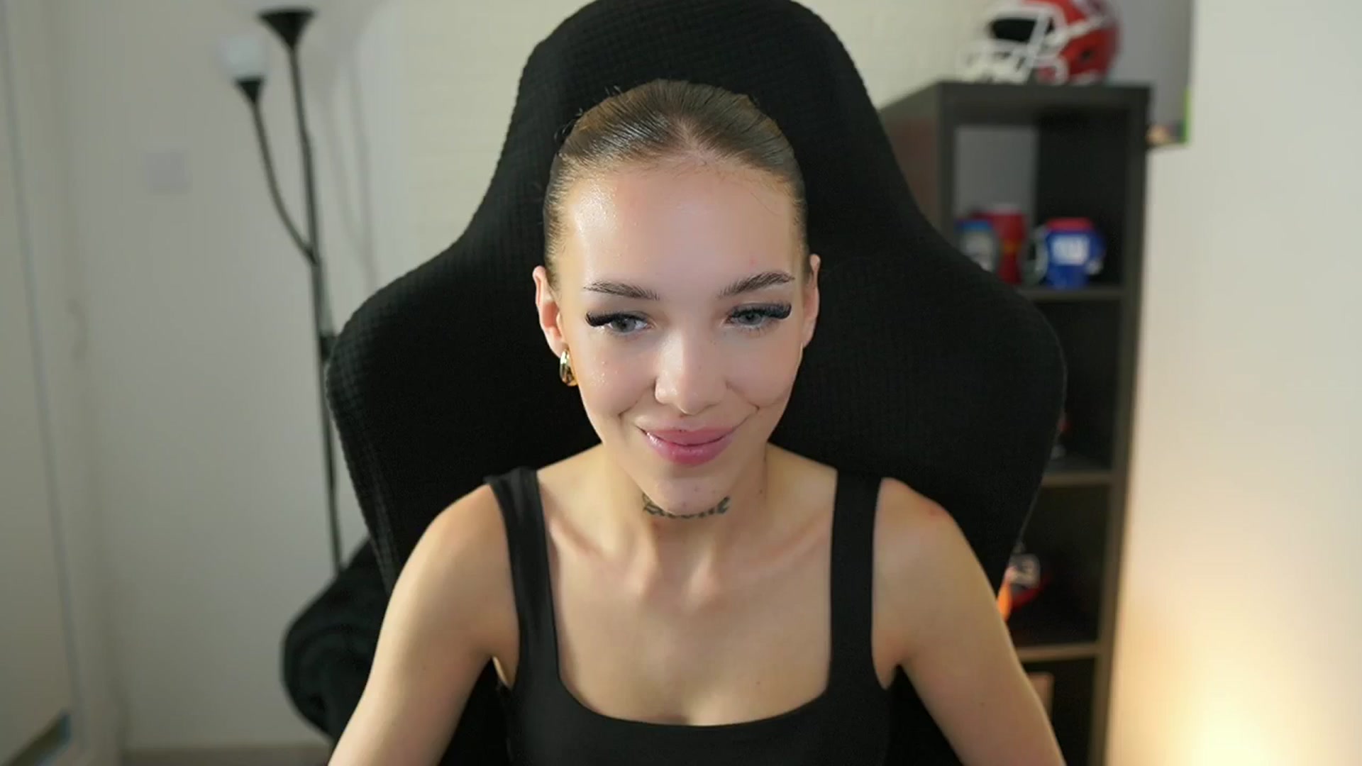 Gallery image thumbnail from Alexxisky's myfreecams stream on, 09/22/2025, 13:40 image 8 of 20