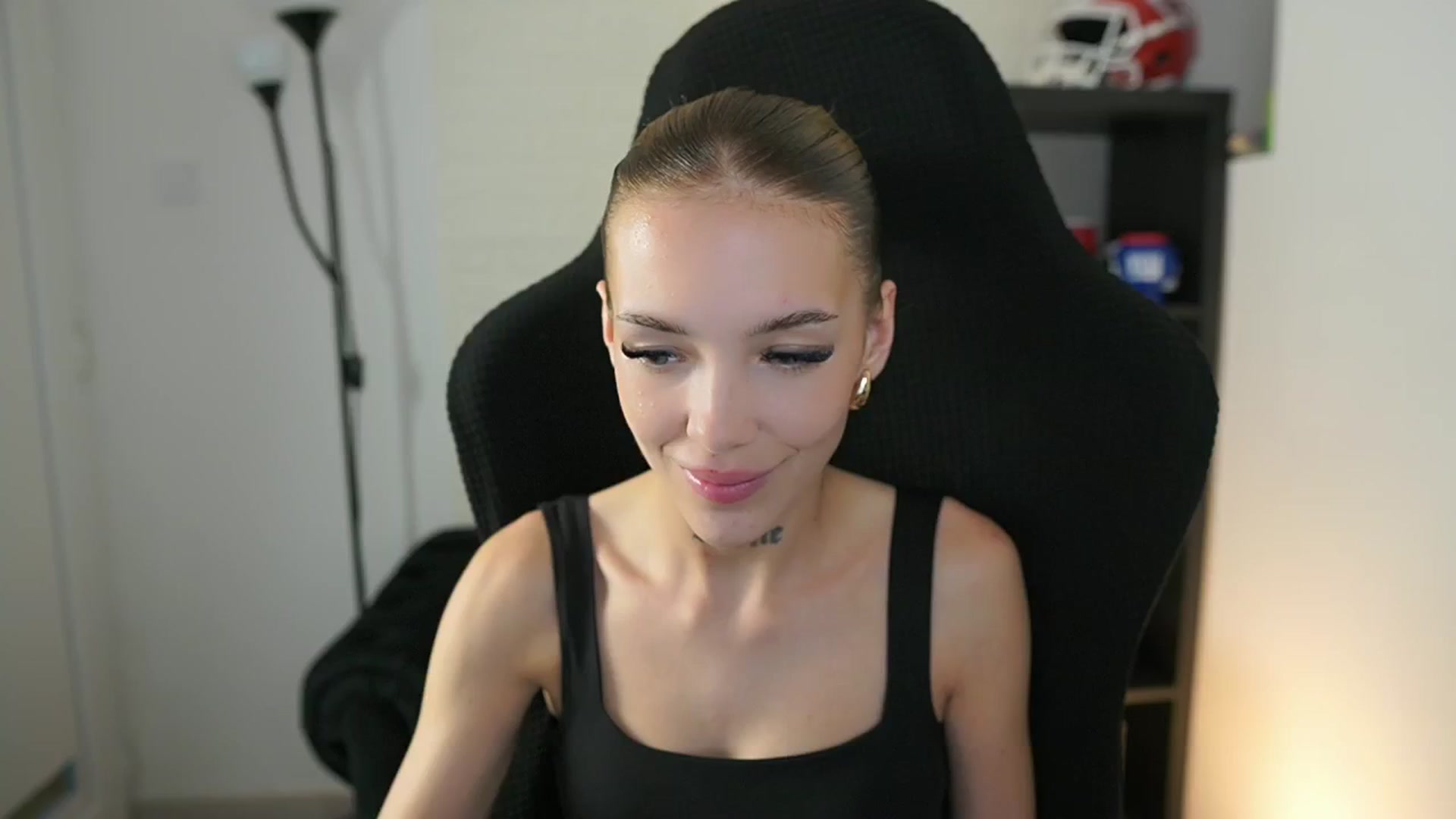 Gallery image thumbnail from Alexxisky's myfreecams stream on, 09/22/2025, 13:54 image 2 of 20