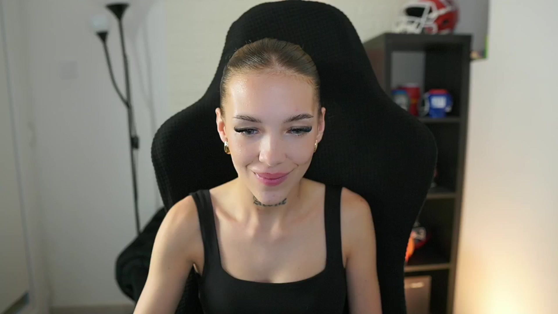 Gallery image thumbnail from Alexxisky's myfreecams stream on, 09/22/2025, 13:54 image 11 of 20